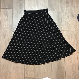 Chico's Travelers Womens Black White Line Print Skirt Slinky  Size 1